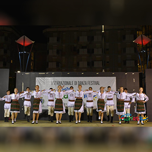 Ansamblul de dans popular ,,Moldoviţa”, conducător Pavel Popa