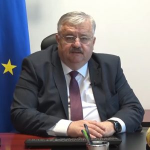 Dragi elevi, vă rog și vă îndemn să aveți mare grijă de voi în această perioadă.