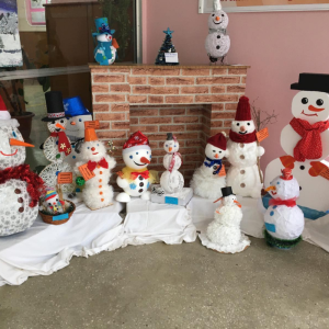 Colectivul didactic împreuna cu elevii au pregătit decorul pentru sărbătorile de iarna