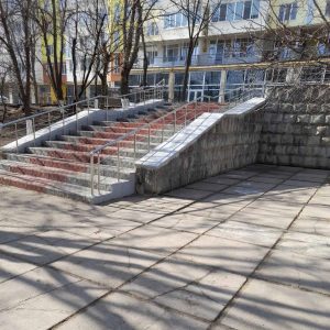 Salubrizarea teritoriului aferent și adiacent al Școlii primare nr. 83